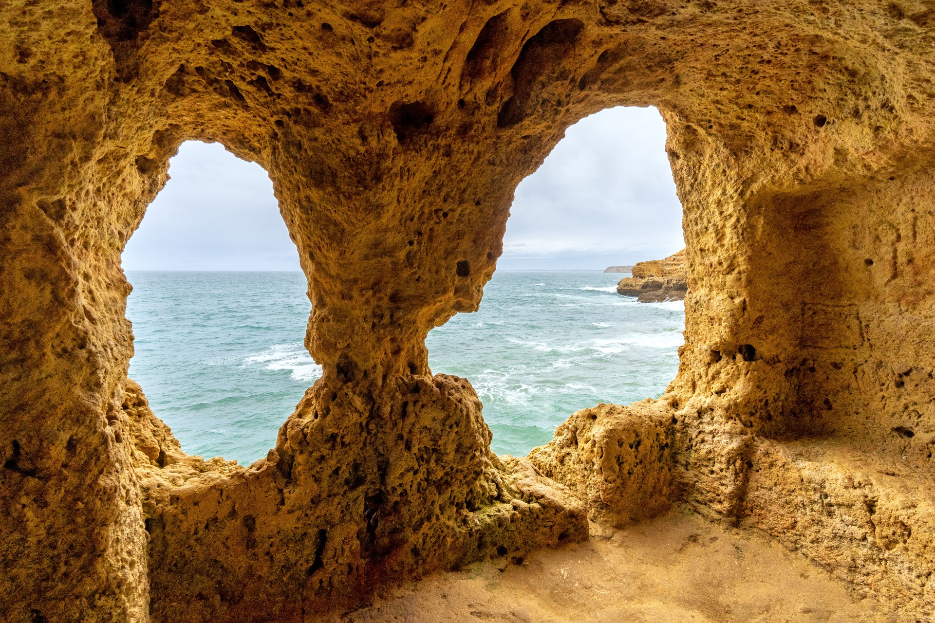 Algar Seco Boneca's Cave in Algarve