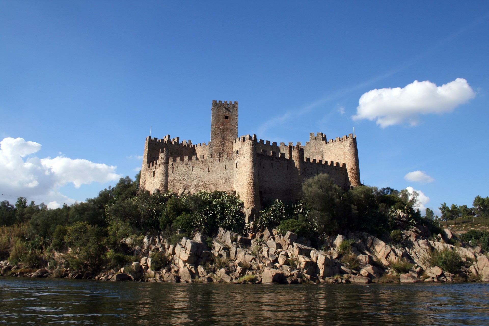 Long shot of Almourol castle from the lock